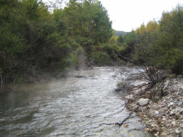 La Kerozene Creek est un torrent d'eau chaude ...
