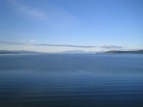 Jeudi 7. Le lac tranquille de Taupo au petit matin