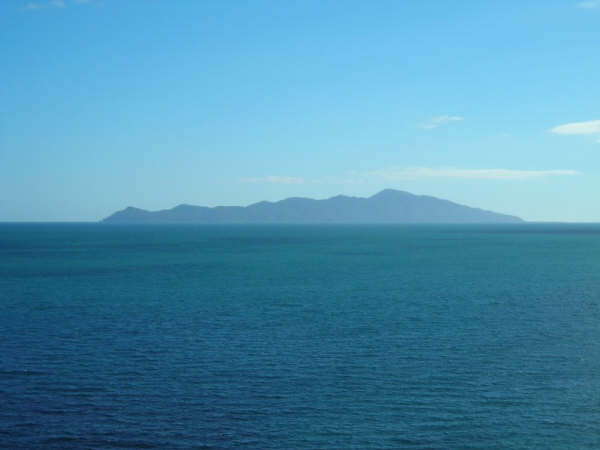 Vendredi 6 avril. Laurent, Seb et moi partons pour un weekend dans la region des volcans. Ici, la Kapiti Island ...