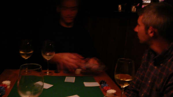 ... on joue souvent au poker dans un bar tres sympa ...