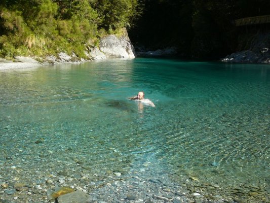 10 degres de temperature: l'eau des Blue Pools, dans l'Haast valley