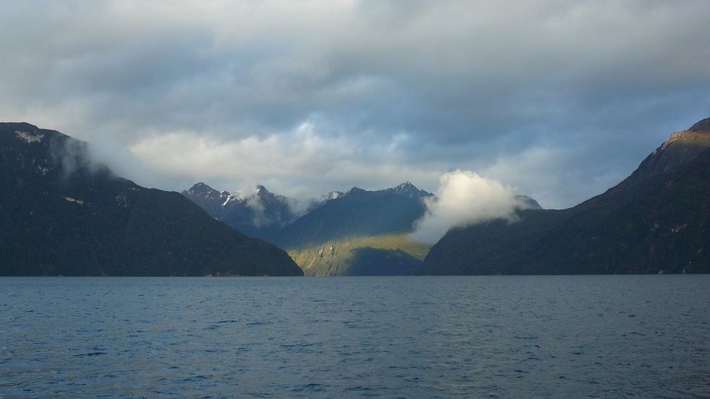 Samedi matin, traversée du lac Manapouri pour nous rendre dans le Doubtful Sound