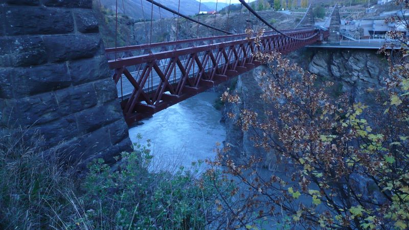 Peu avant Queenstown, le pont où a été inventé le saut à l'élastique.