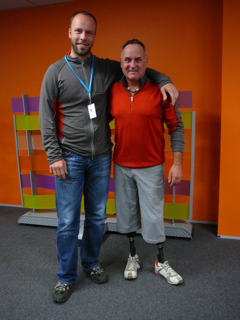 Vendredi 26 juin, à une conférence de Télécom, je rencontre Mark Inglis, le premier homme à avoir fait l'Everest avec deux jambes en moins. Impressionnant le bonhomme!