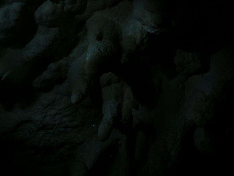 Les stalagtites à l'intérieur du tunnel.