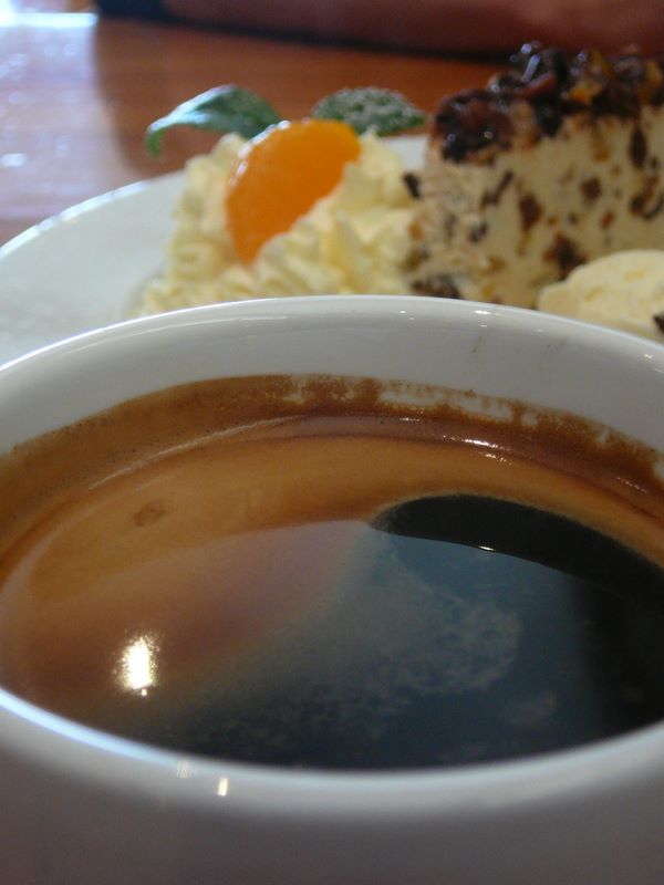 Petit café à Owaka, avec le cheesecake aux raisins.