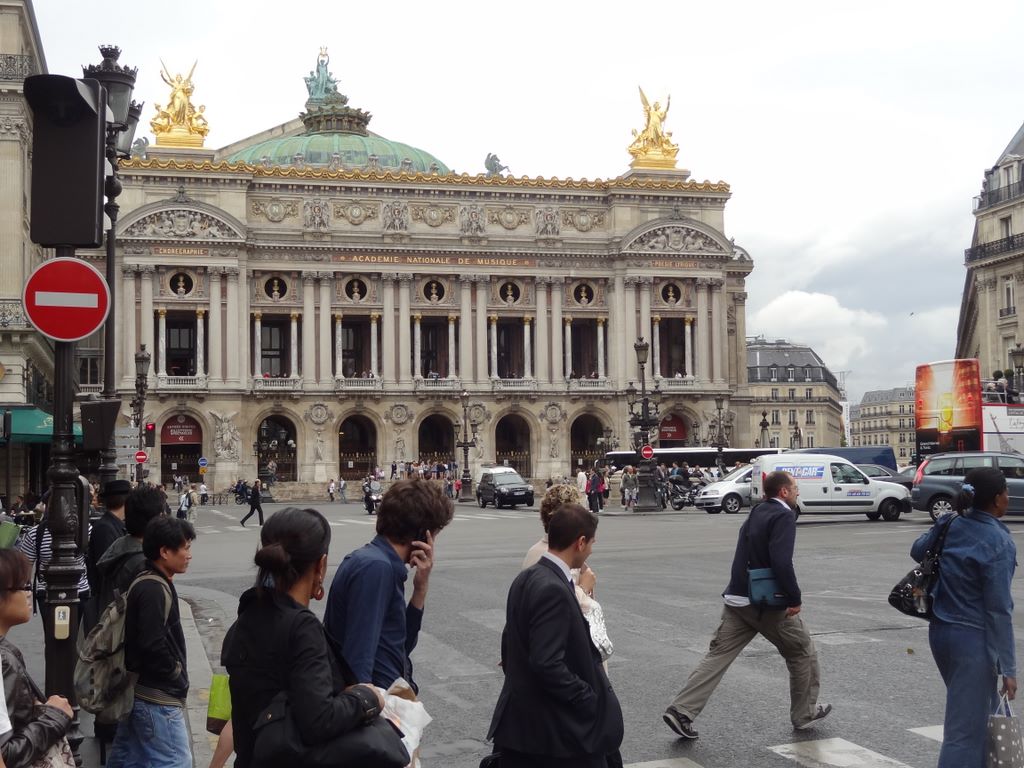 Dernier crochet devant le Palais Royal ...