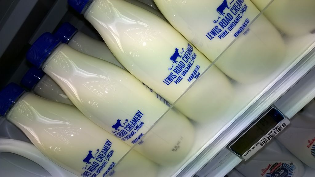 En courses, Johannes m'a demande de photographier le lait et son prix, qui lui semble bien plus eleve qu'en Allemagne.