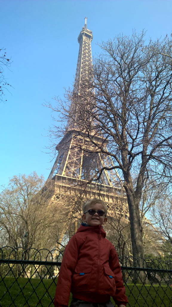 ... pour y montrer la Tour Eiffel