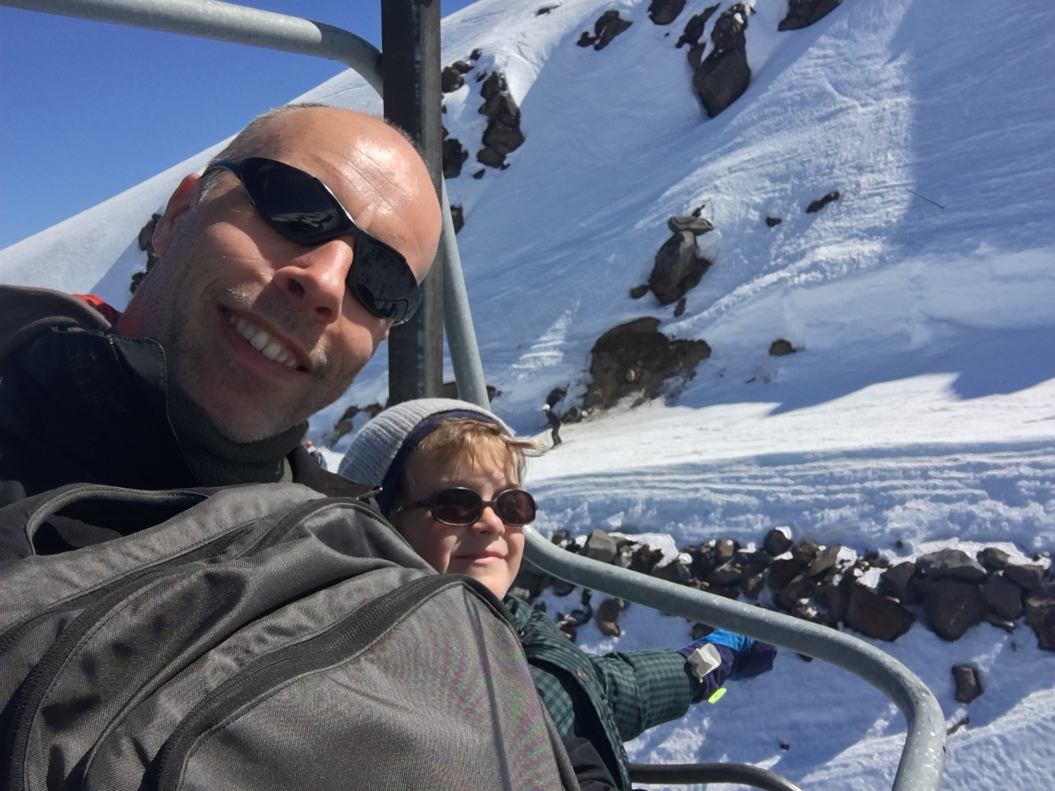 Découverte de la neige pour la plupart des enfants, initiation au ski pour Gabriel et Augusting, ski pour Adan et Gros Papa!