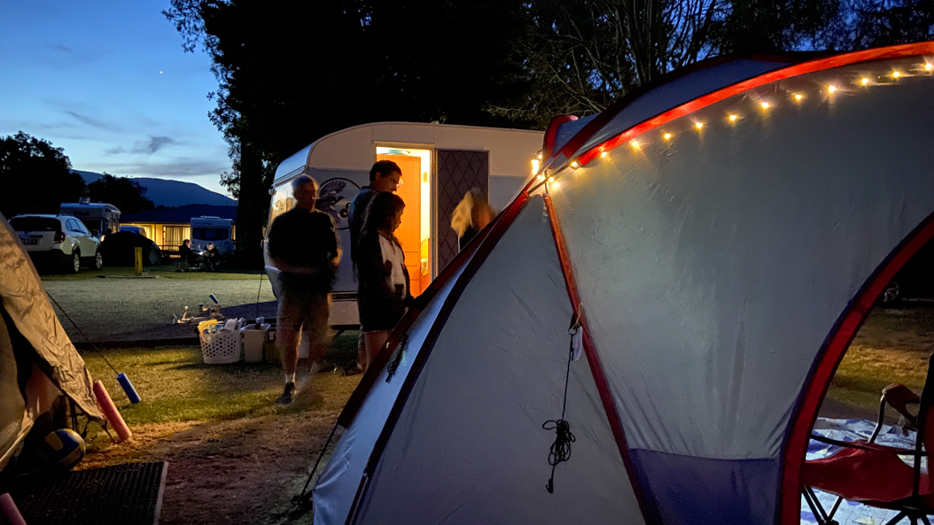 Arrêt àu camping de Motueka pour passer un bout de soirée avec Ken et Rebecca.