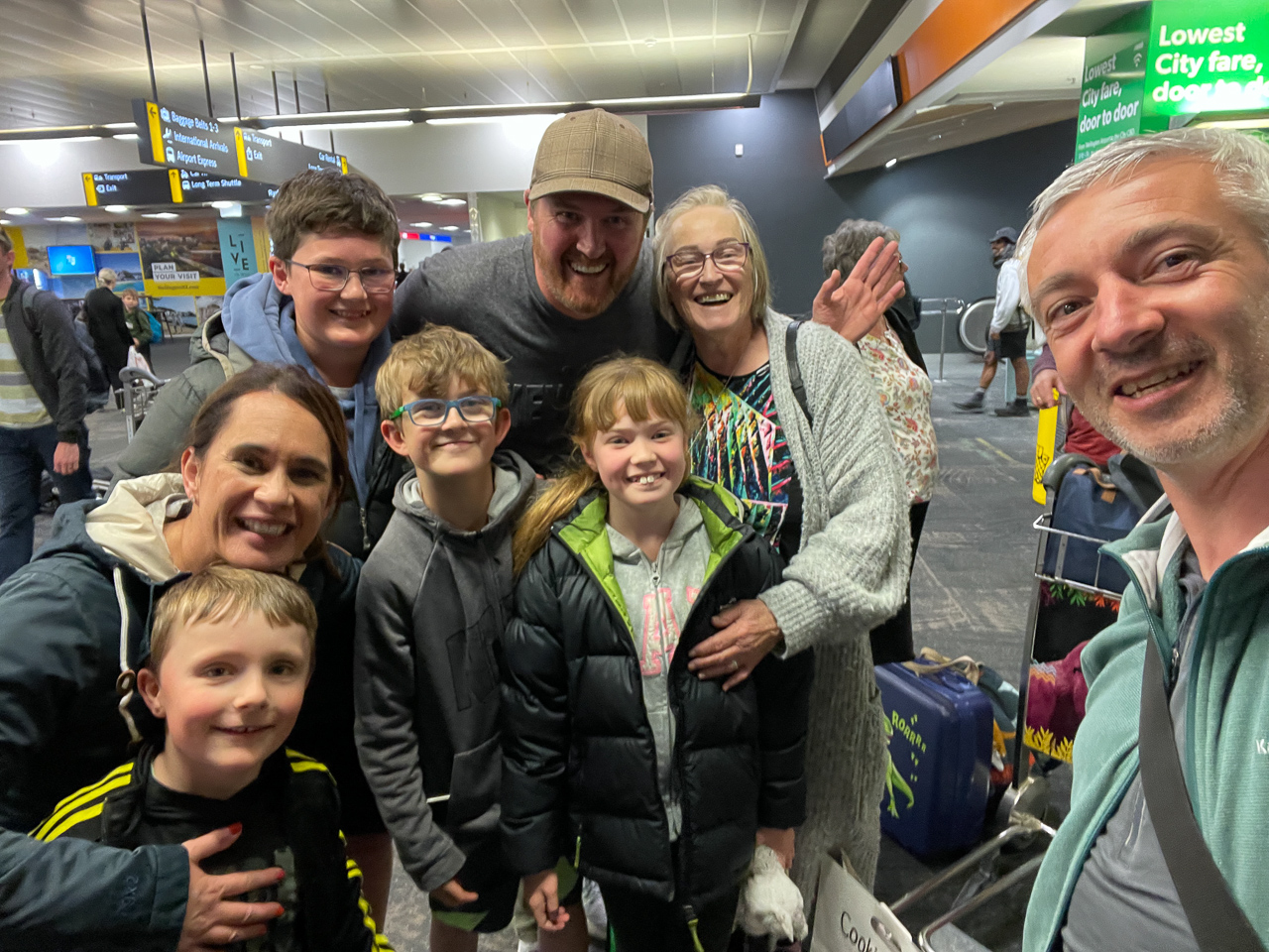 Arrives a Wellington, evenement completement improbable: on croise, aux bagages, Mat, Jess et la famille de retour de leurs vacances a Queenstown!